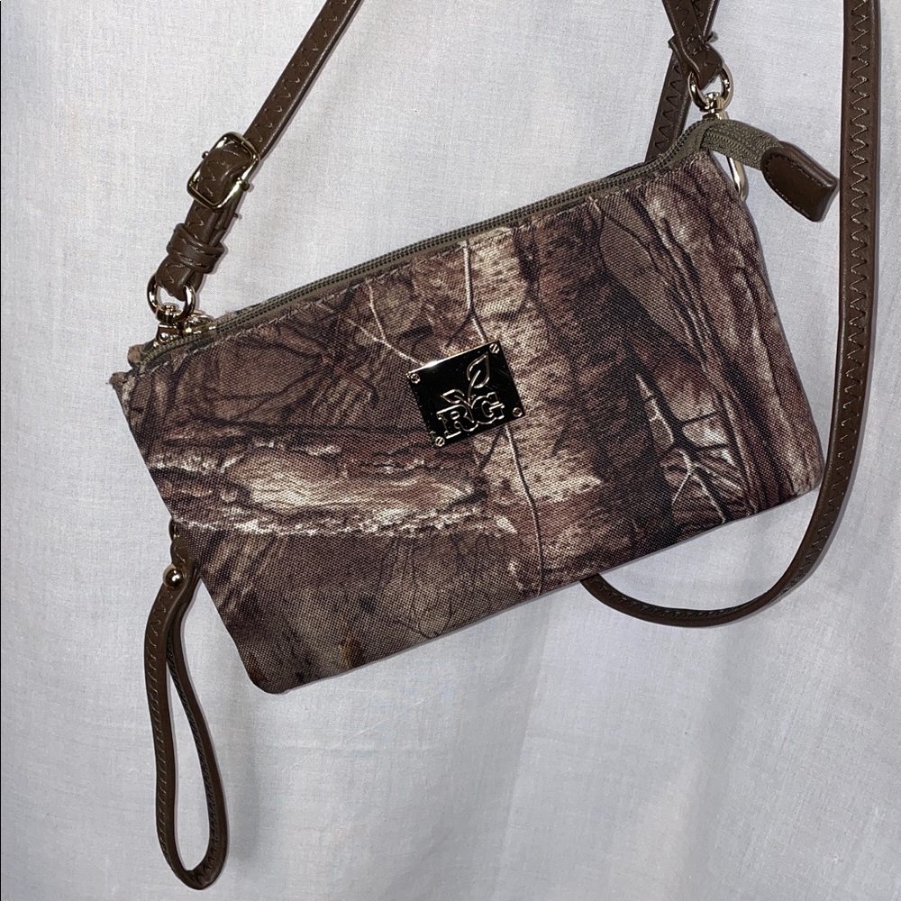 REALTREE GIRL brown camouflage crossbody/wristlet handbag purse removable strap